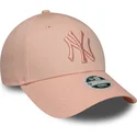 gorra-curva-rosa-ajustable-para-mujer-con-logo-rosa-9forty-league-essential-de-new-york-yankees-mlb-de-new-era