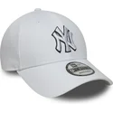 vit-justerbar-kurvad-keps-9forty-outline-fran-new-york-yankees-mlb-av-new-era