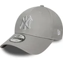gra-justerbar-bojd-keps-9forty-outline-new-york-yankees-mlb-fran-new-era