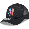 svart-truckerkeps-9forty-m-crown-a-frame-gradient-raceway-med-new-york-yankees-mlb-fran-new-era