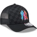 svart-truckerkeps-9forty-m-crown-a-frame-gradient-raceway-med-new-york-yankees-mlb-fran-new-era