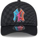 svart-truckerkeps-9forty-m-crown-a-frame-gradient-raceway-med-new-york-yankees-mlb-fran-new-era