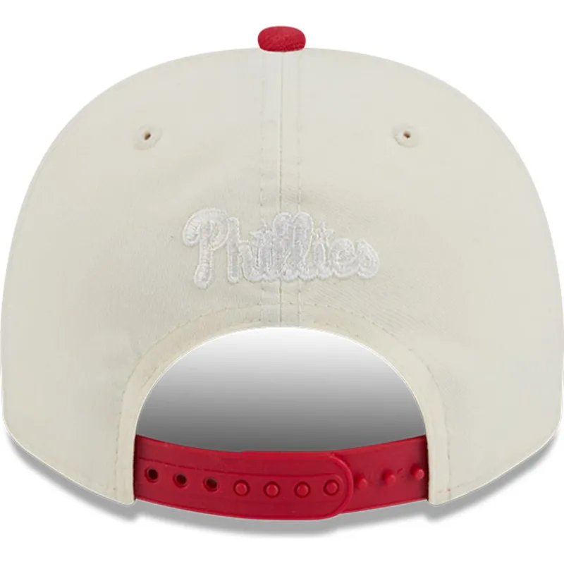 vit-och-rod-kurvad-keps-snapback-golfer-team-scribble-fran-philadelphia-phillies-mlb-av-new-era