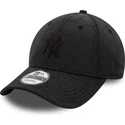 gorra-curva-negra-ajustable-con-logo-negro-9forty-quilted-de-new-york-yankees-mlb-de-new-era