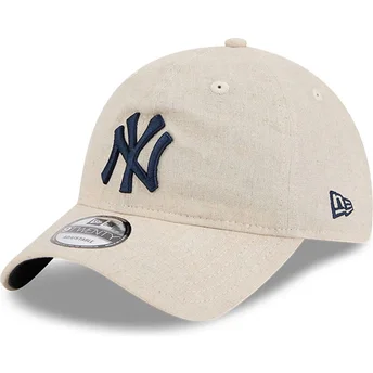 Beige justerbar böjd keps med marinblått logo 9TWENTY Linen Spring Training Fan Pack 2025 från New York Yankees MLB av New Era