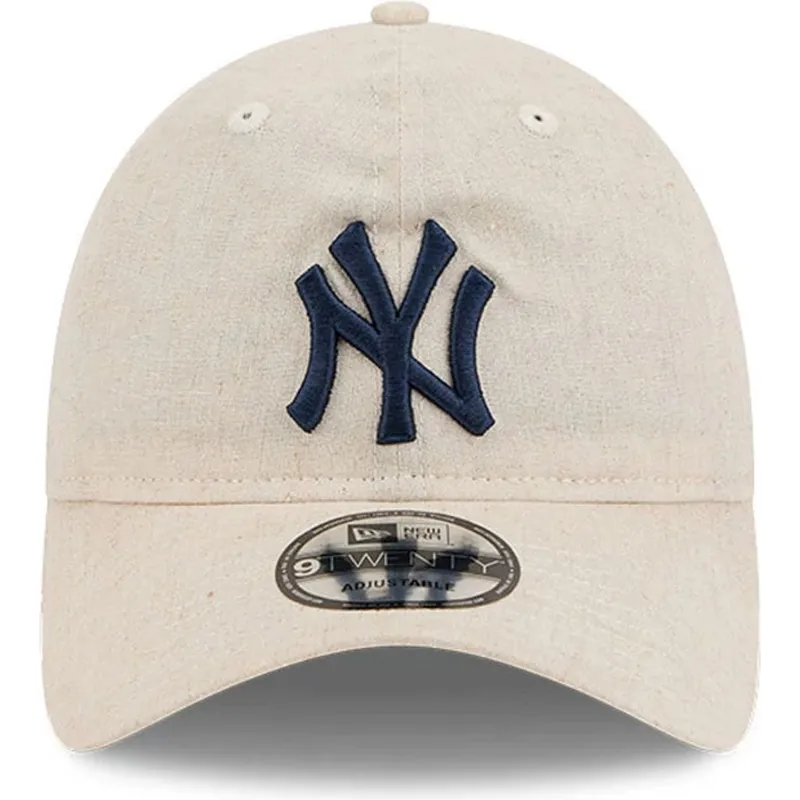bojd-beige-justerbar-keps-med-marinbla-logotyp-9twenty-linen-spring-training-fan-pack-2025-fran-new-york-yankees-mlb-av-new-era