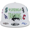 vit-platt-skarmsnapbackkeps-9fifty-scatter-spring-training-fan-pack-2025-med-mlb-cactus-league-logotyp-fran-new-era