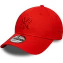 rod-justerbar-kurvad-keps-med-rod-logotyp-9forty-colour-pack-fran-new-york-yankees-mlb-av-new-era