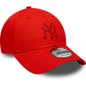rod-justerbar-kurvad-keps-med-rod-logotyp-9forty-colour-pack-fran-new-york-yankees-mlb-av-new-era