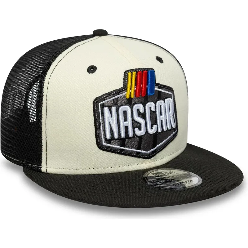 beige-och-svart-platt-truckerkeps-9fifty-classics-logo-fran-nascar-av-new-era