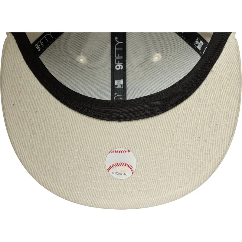 beige-platt-keps-snapback-med-beige-logotyp-9fifty-original-fit-world-series-fran-new-york-yankees-mlb-av-new-era