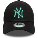 justerbar-svart-bojd-keps-med-bla-logotyp-9forty-league-essential-new-york-yankees-mlb-fran-new-era