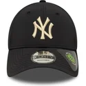justerbar-svart-bojd-keps-med-beige-logotyp-9forty-recycled-new-york-yankees-mlb-fran-new-era