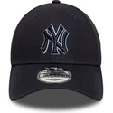 marinbla-bojd-keps-justerbar-med-marinblatt-logo-9forty-team-outline-fran-new-york-yankees-mlb-av-new-era