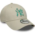 beige-justerbar-bojd-keps-9forty-seasonal-infill-new-york-yankees-mlb-fran-new-era