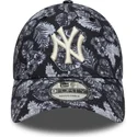 new-york-yankees-mlb-9forty-all-over-print-svart-justerbar-bojd-keps-fran-new-era
