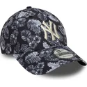 new-york-yankees-mlb-9forty-all-over-print-svart-justerbar-bojd-keps-fran-new-era