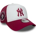 vit-och-rod-trucker-keps-med-rod-e-frame-world-series-logotyp-fran-new-york-yankees-mlb-av-new-era