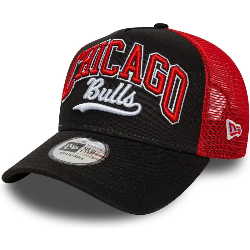 svart-och-rod-trucker-keps-e-frame-script-fran-chicago-bulls-nba-av-new-era
