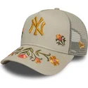 beige-a-frame-floral-icon-new-york-yankees-mlb-truckerkeps-fran-new-era