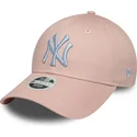 rosa-justerbar-bojd-keps-for-kvinnor-med-vitt-logo-9forty-league-essential-av-new-york-yankees-mlb-fran-new-era