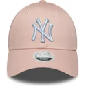 rosa-justerbar-bojd-keps-for-kvinnor-med-vitt-logo-9forty-league-essential-av-new-york-yankees-mlb-fran-new-era