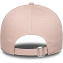 rosa-justerbar-bojd-keps-for-kvinnor-med-vitt-logo-9forty-league-essential-av-new-york-yankees-mlb-fran-new-era