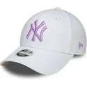 vit-justerbar-kurvad-keps-for-dam-med-lila-logotyp-9forty-league-essential-fran-new-york-yankees-mlb-av-new-era