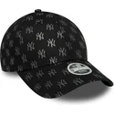 svart-justerbar-kurvad-keps-for-dam-9forty-monogram-fran-new-york-yankees-mlb-av-new-era