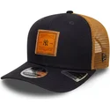 marinbla-och-brun-truckerkeps-9seventy-stretch-snap-debossed-logo-new-york-yankees-mlb-fran-new-era