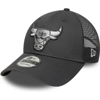 Grå justerbar truckerkeps med Chicago Bulls NBA-logga 9FORTY från New Era