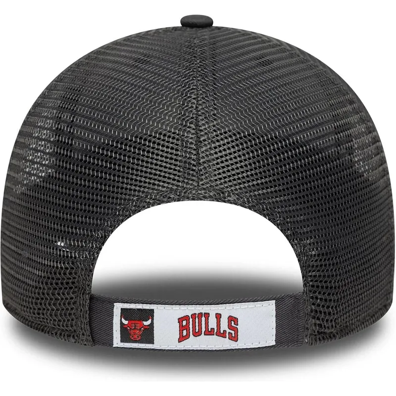 justerbar-gra-truckerkeps-med-gra-logga-9forty-chicago-bulls-nba-fran-new-era
