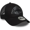 svart-justerbar-trucker-keps-med-gra-logotyp-9forty-fran-los-angeles-lakers-nba-av-new-era