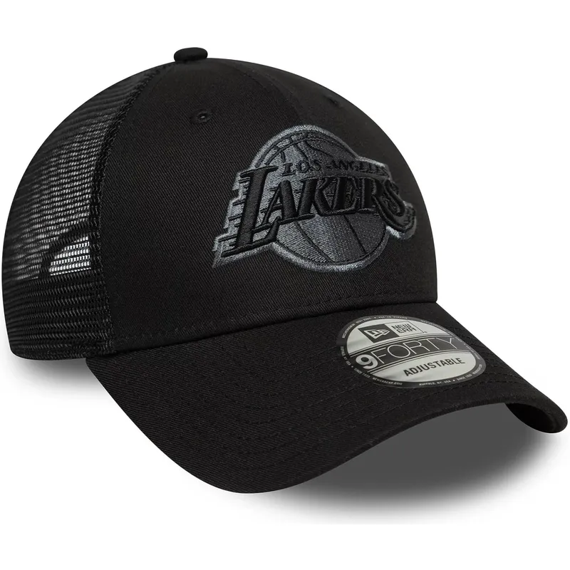 svart-justerbar-trucker-keps-med-gra-logotyp-9forty-fran-los-angeles-lakers-nba-av-new-era