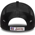 svart-justerbar-trucker-keps-med-gra-logotyp-9forty-fran-los-angeles-lakers-nba-av-new-era