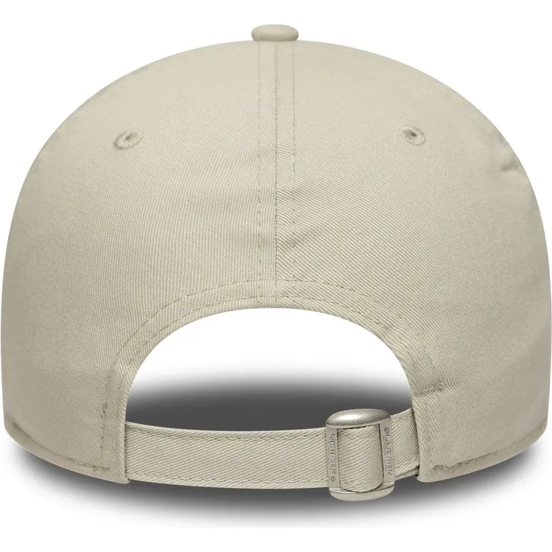 bojd-beige-och-svart-justerbar-keps-9forty-contrast-patch-fran-chicago-bulls-nba-av-new-era