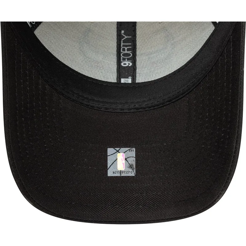 bojd-beige-och-svart-justerbar-keps-9forty-contrast-patch-fran-chicago-bulls-nba-av-new-era