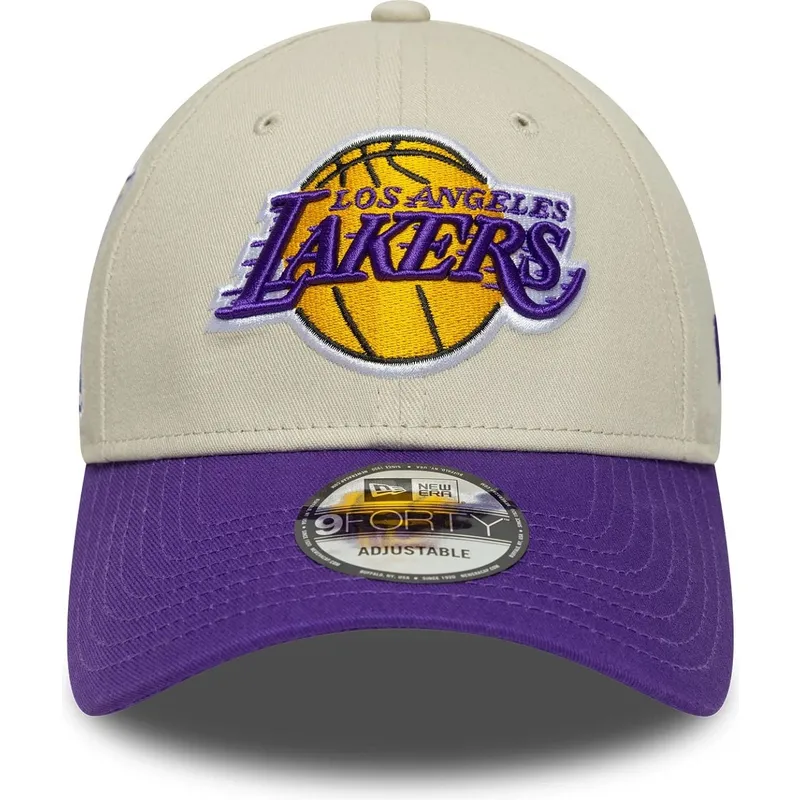 justerbar-beige-och-violett-9forty-contrast-patch-keps-med-bojd-skarm-los-angeles-lakers-nba-fran-new-era