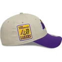 bojd-beige-och-violett-justerbar-keps-9forty-contrast-patch-los-angeles-lakers-nba-fran-new-era