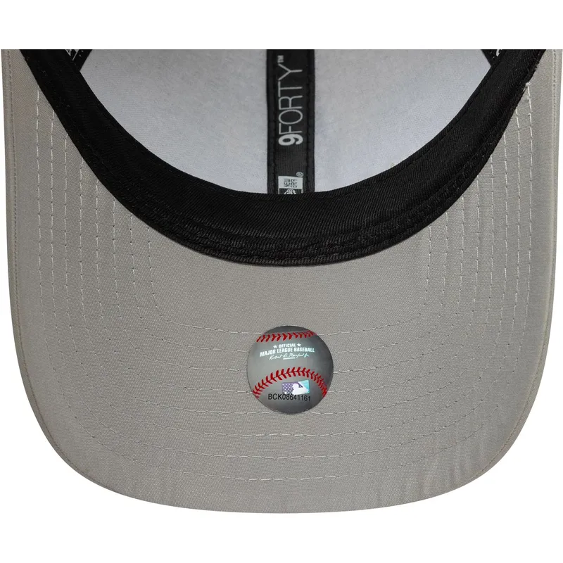 new-york-yankees-mlb-9forty-flawless-justerbar-gra-truckerkeps-fran-new-era
