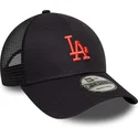 justerbar-marinbla-truckerkeps-med-rod-logotyp-9forty-homefield-los-angeles-dodgers-mlb-fran-new-era