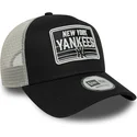 svart-och-vit-truckerkeps-a-frame-patch-new-york-yankees-mlb-fran-new-era