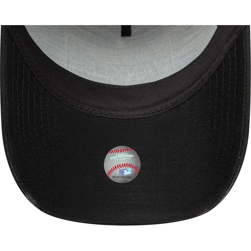 svart-och-vit-trucker-keps-a-frame-patch-fran-new-york-yankees-mlb-av-new-era