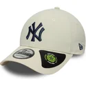 bojd-beige-justerbar-keps-med-marinbla-logotyp-9forty-recycled-fran-new-york-yankees-mlb-av-new-era