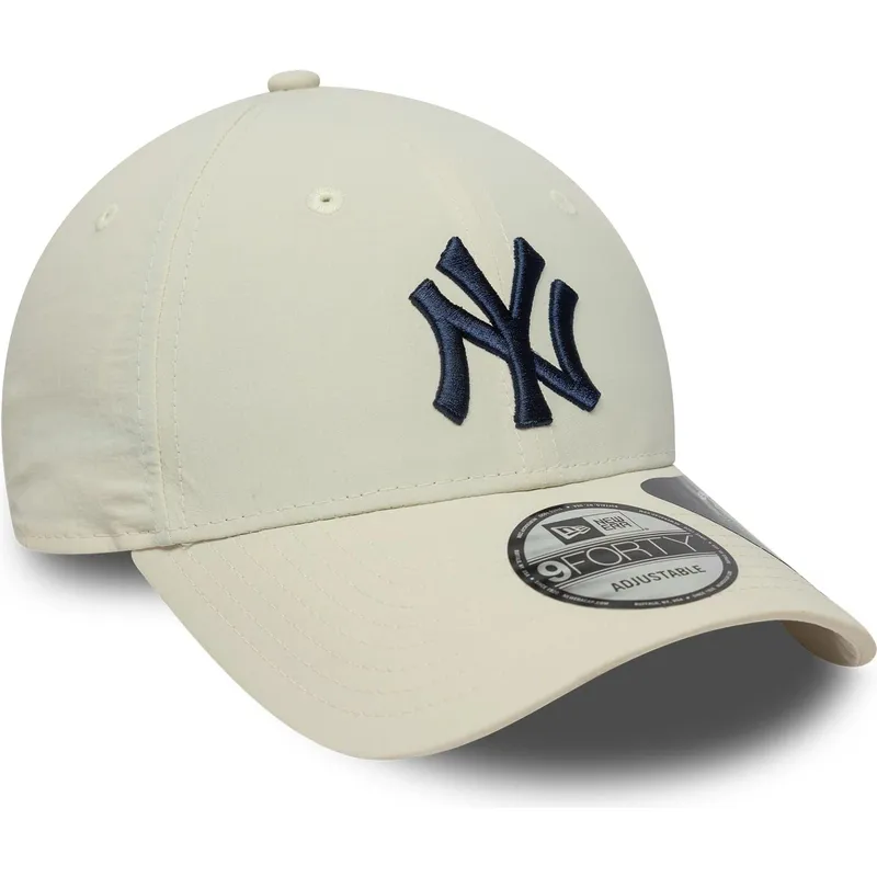 bojd-beige-justerbar-keps-med-marinbla-logotyp-9forty-recycled-fran-new-york-yankees-mlb-av-new-era