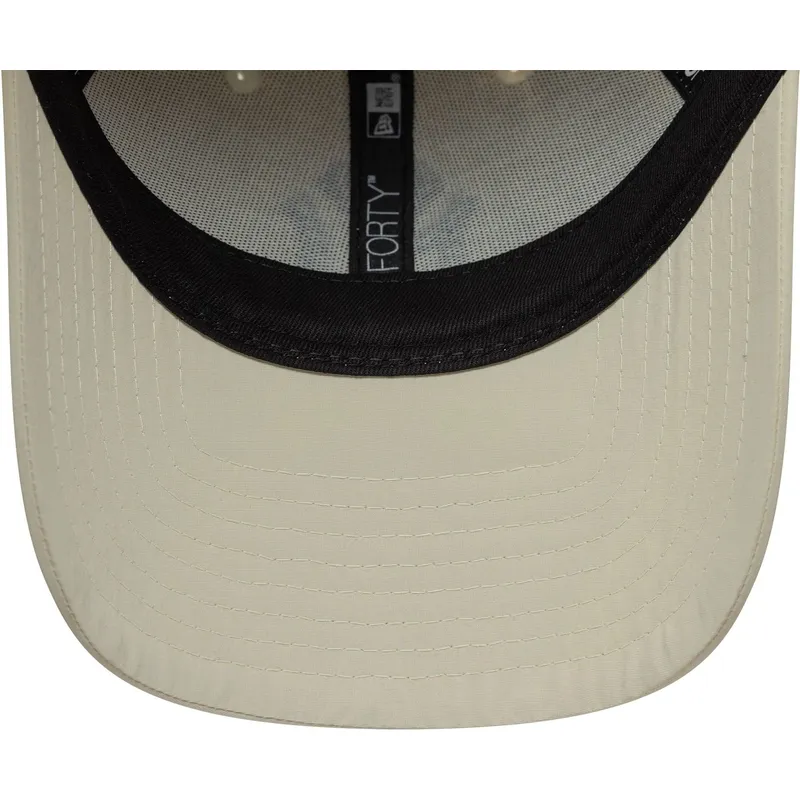 bojd-beige-justerbar-keps-med-marinbla-logotyp-9forty-recycled-fran-new-york-yankees-mlb-av-new-era