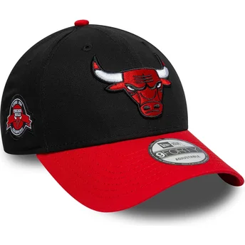 Justerbar svart och röd böjd keps 9FORTY Side Patch Chicago Bulls NBA från New Era