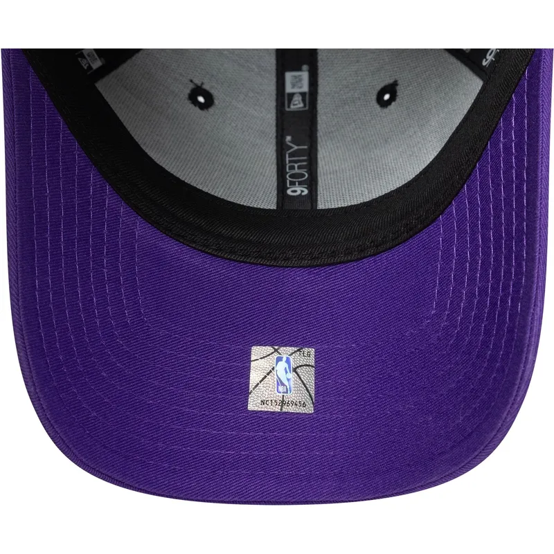 justerbar-svart-och-violett-bojd-keps-9forty-side-patch-los-angeles-lakers-nba-fran-new-era
