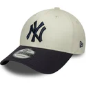justerbar-9forty-side-script-beige-och-marinbla-bojd-keps-new-york-yankees-mlb-fran-new-era
