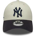 justerbar-9forty-side-script-beige-och-marinbla-bojd-keps-new-york-yankees-mlb-fran-new-era
